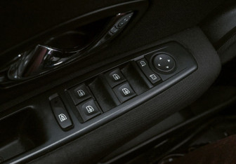 Подержанный автомобиль Renault Megane Hatchback 2012 года (15 фото)