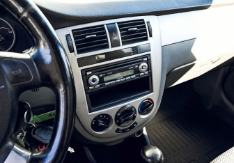 Подержанный автомобиль Chevrolet Lacetti Sedan 2008 года (11 фото)