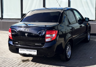 Подержанный автомобиль LADA (ВАЗ) Granta Sedan 2013 года (5 фото)