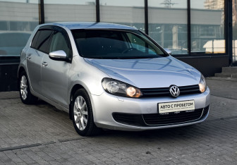 Подержанный автомобиль Volkswagen Golf Hatchback 2012 года (7 фото)