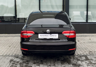 Подержанный автомобиль Skoda Superb Liftback 2013 года (4 фото)