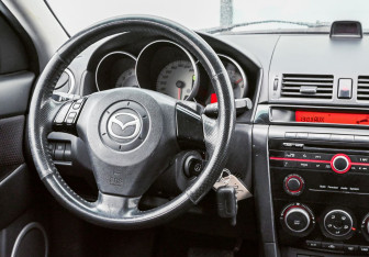 Подержанный автомобиль Mazda 3 Sedan 2008 года (11 фото)