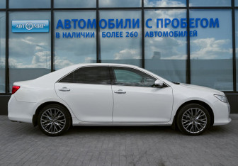 Подержанный автомобиль Toyota Camry Sedan 2011 года (6 фото)