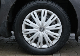 Подержанный автомобиль Toyota Corolla Sedan 2007 года (19 фото)