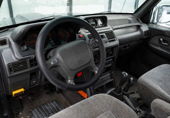 Подержанный автомобиль Mitsubishi Pajero 1995 года (14 фото)
