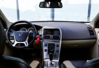 Подержанный автомобиль Volvo XC60 2012 года (19 фото)