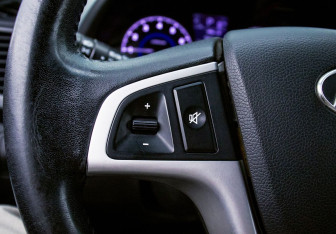 Подержанный автомобиль Hyundai Solaris Sedan 2011 года (14 фото)