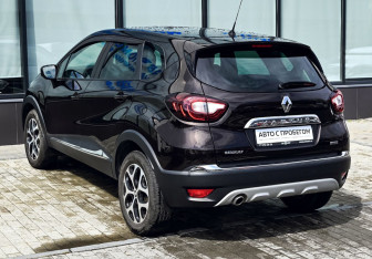 Подержанный автомобиль Renault Kaptur 2017 года (3 фото)