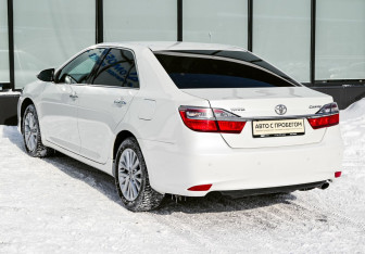 Подержанный автомобиль Toyota Camry Sedan 2015 года (3 фото)