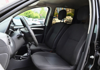 Подержанный автомобиль Nissan Terrano 2015 года (15 фото)