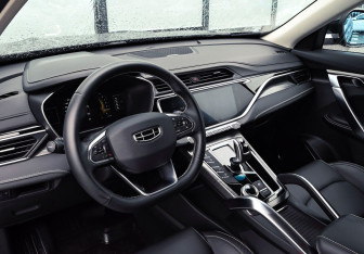 Подержанный автомобиль Geely Atlas Pro 2023 года (8 фото)