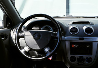 Подержанный автомобиль Chevrolet Lacetti Hatchback 2012 года (17 фото)