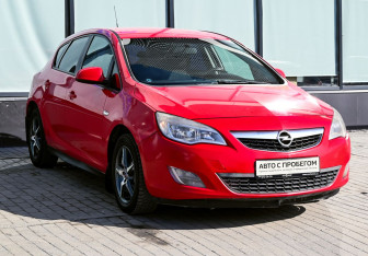 Подержанный автомобиль Opel Astra Hatchback 2012 года (7 фото)
