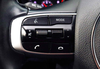 Подержанный автомобиль Kia K5 2021 года (14 фото)