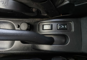 Подержанный автомобиль Nissan Tiida Hatchback 2012 года (14 фото)