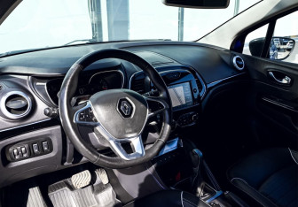 Подержанный автомобиль Renault Kaptur 2020 года (15 фото)