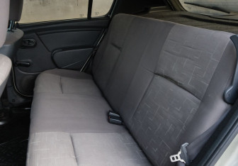 Подержанный автомобиль Renault Sandero 2012 года (16 фото)