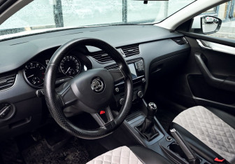 Подержанный автомобиль Skoda Octavia Liftback 2017 года (13 фото)