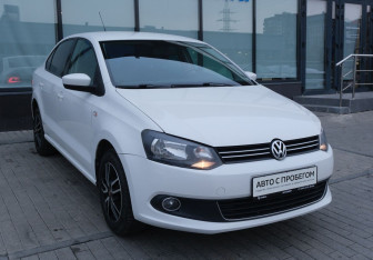 Подержанный автомобиль Volkswagen Polo Sedan 2013 года (7 фото)