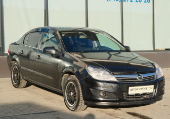 Подержанный автомобиль Opel Astra Sedan 2011 года (7 фото)