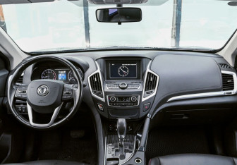 Подержанный автомобиль DongFeng AX7 2018 года (12 фото)