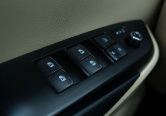 Подержанный автомобиль Toyota Highlander 2014 года (16 фото)