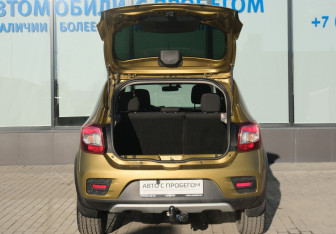 Подержанный автомобиль Renault Sandero 2018 года (17 фото)