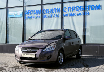 Подержанный автомобиль Kia Ceed Hatchback 2007 года (1 фото)