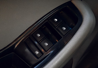 Подержанный автомобиль Chevrolet Orlando 2012 года (12 фото)