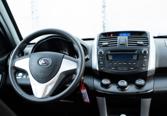 Подержанный автомобиль Lifan X60 2015 года (10 фото)