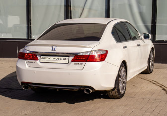 Подержанный автомобиль Honda Accord Sedan 2013 года (5 фото)