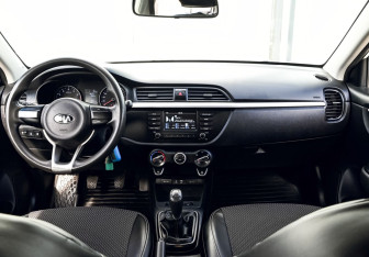 Подержанный автомобиль Kia Rio Sedan 2017 года (17 фото)