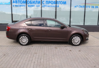 Подержанный автомобиль Skoda Octavia Liftback 2018 года (6 фото)