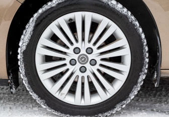 Подержанный автомобиль Opel Astra Sedan 2012 года (19 фото)