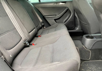 Подержанный автомобиль Volkswagen Jetta Sedan 2014 года (14 фото)