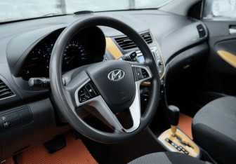 Подержанный автомобиль Hyundai Solaris Sedan 2013 года (9 фото)