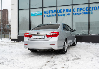 Подержанный автомобиль Toyota Camry Sedan 2013 года (5 фото)