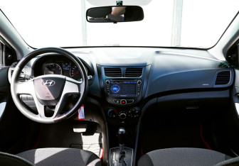 Подержанный автомобиль Hyundai Solaris Sedan 2011 года (16 фото)