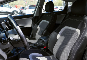 Подержанный автомобиль Kia Ceed Hatchback 2014 года (16 фото)