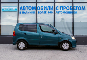 Подержанный автомобиль Daihatsu YRV 2001 года (6 фото)