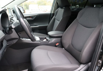 Подержанный автомобиль Toyota RAV4 2020 года (18 фото)