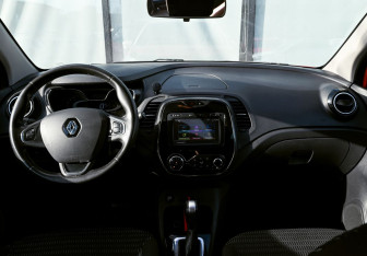 Подержанный автомобиль Renault Kaptur 2018 года (18 фото)