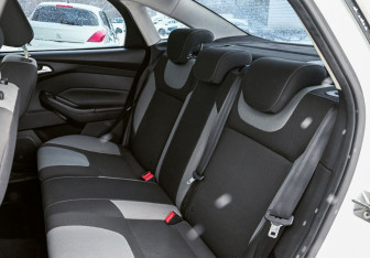 Подержанный автомобиль Ford Focus Sedan 2011 года (19 фото)