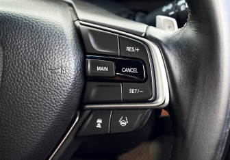 Подержанный автомобиль Honda Insight Sedan 2018 года (12 фото)