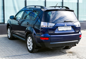 Подержанный автомобиль Mitsubishi Outlander 2012 года (3 фото)