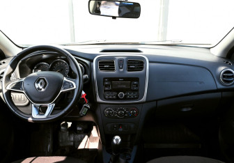 Подержанный автомобиль Renault Sandero 2019 года (12 фото)