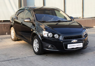 Подержанный автомобиль Chevrolet Aveo Sedan 2013 года (7 фото)