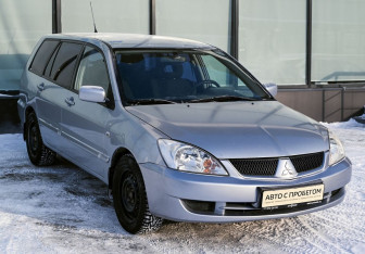 Подержанный автомобиль Mitsubishi Lancer Wagon 2007 года (7 фото)