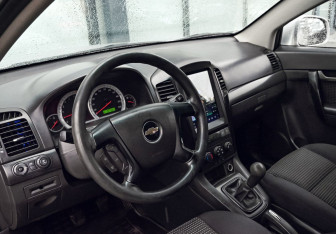 Подержанный автомобиль Chevrolet Captiva 2007 года (13 фото)