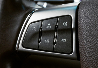 Подержанный автомобиль Cadillac SRX 2011 года (14 фото)